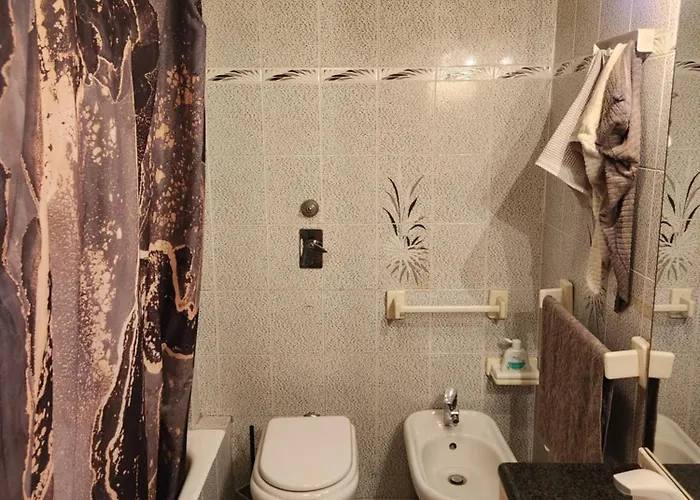 Quarto em Acomodações Particulares Stanza Privata In Condiviso Vicino A Centro *