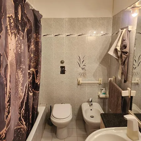 Проживание в семье Stanza Privata In Condiviso Vicino A Centro *
